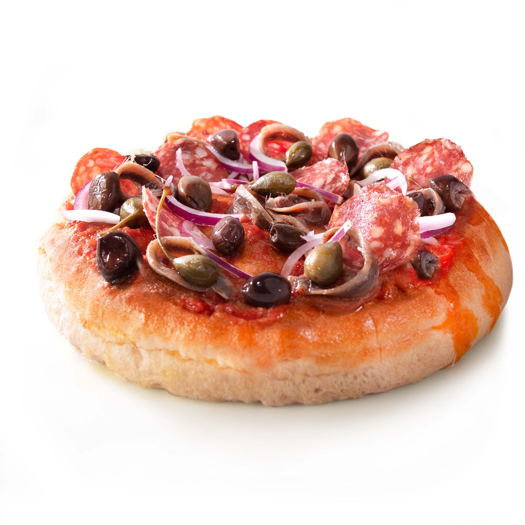 Pizza con salamino, acciughe, cipolle, olive e capperi a Desenzano del Garda